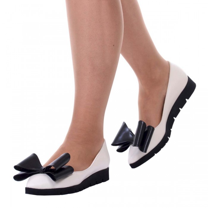 Balerini din Piele Naturala Alb-Bej si Funda Neagra - Cod L62